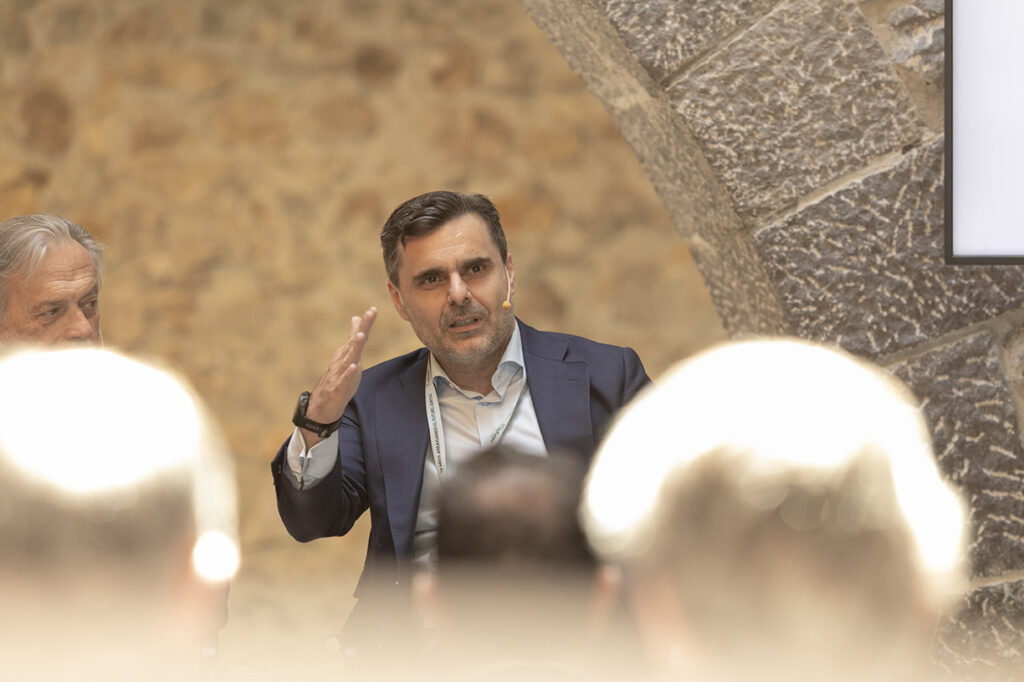 Aefame 10oAniv ChL 242