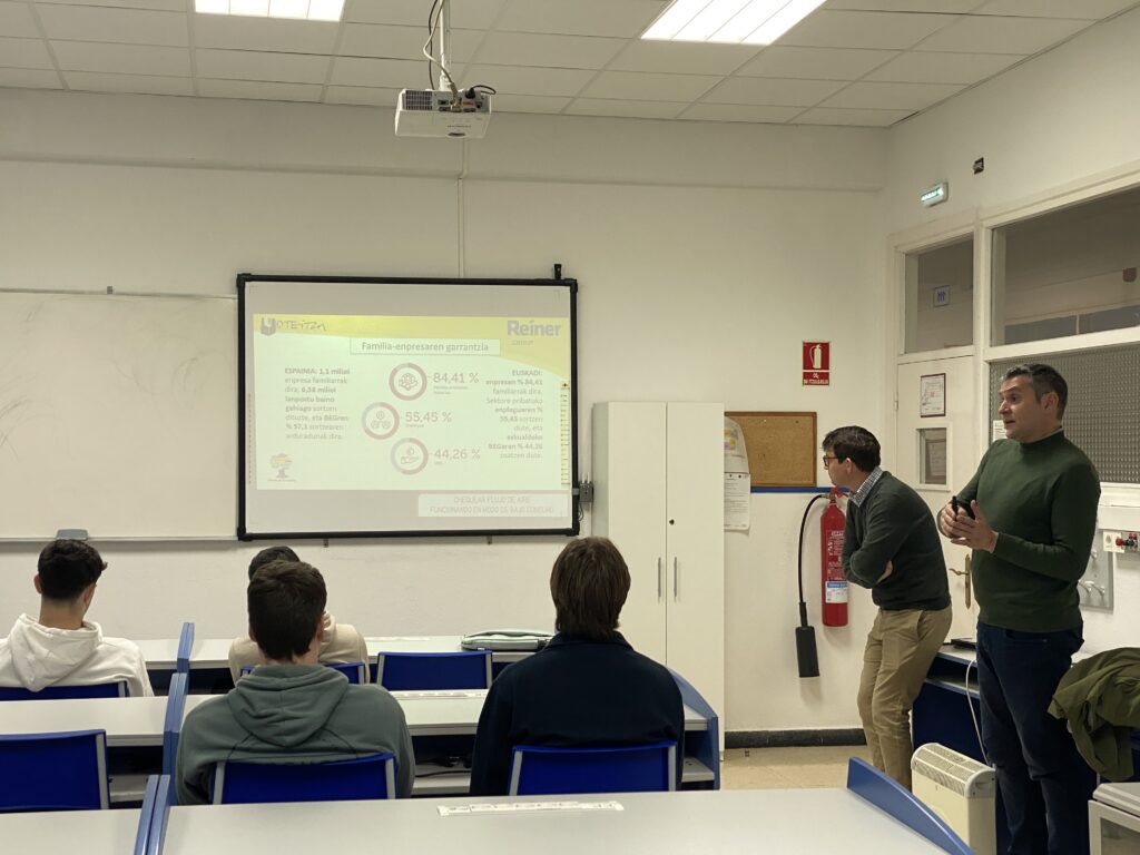 Nueva Jornada de "Empresa Familiar en las Aulas" con Oteitza Lizeo Politécnico y Reiner Group 1 IMG 2093