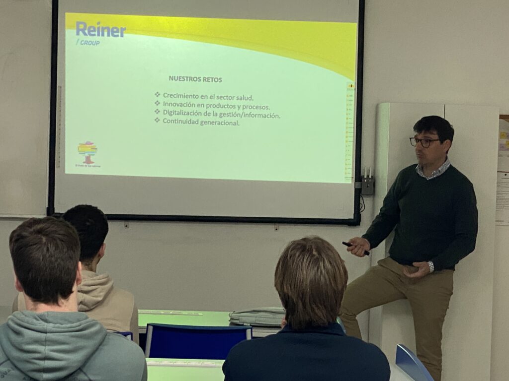 Nueva Jornada de "Empresa Familiar en las Aulas" con Oteitza Lizeo Politécnico y Reiner Group 2 IMG 2100