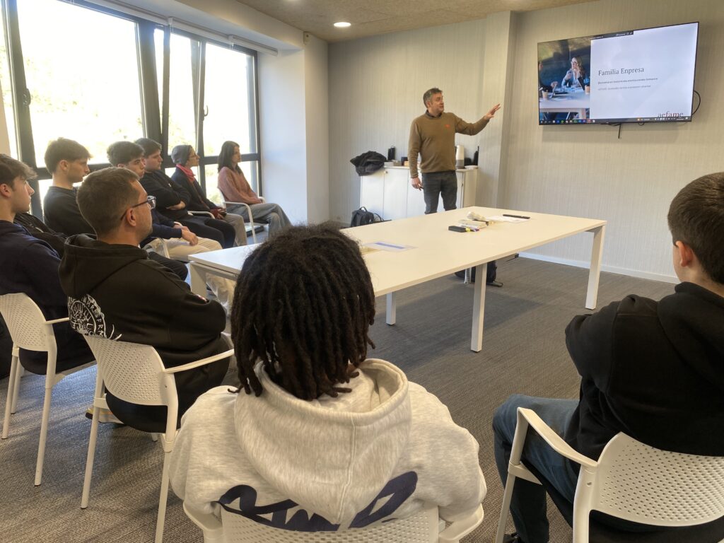 Jornada de “Empresa Familiar en las Aulas” junto a Reiner Group 1 Empresa familiar en las aulas reiner 1