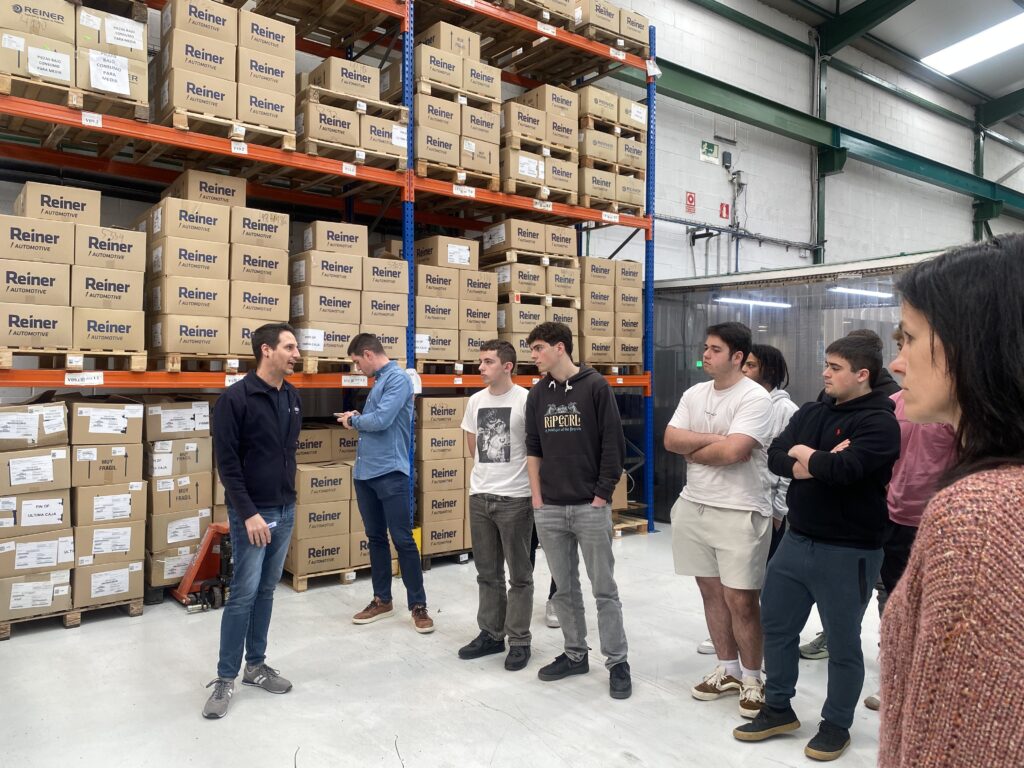 Jornada de “Empresa Familiar en las Aulas” junto a Reiner Group 2 Empresa familiar en las aulas reiner 2